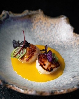 Seared scallops with citrus puree